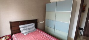 Room in 2 BHK Apartment at Hiranandani Highland, Powai – for Rent