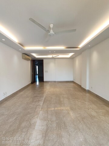 Room in 4 BHK Builder Floor at Vasant Vihar – for Rent