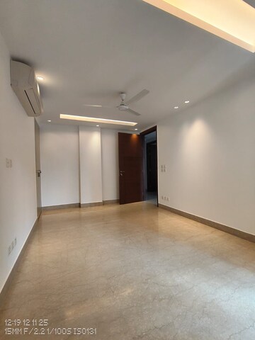 Room in 4 BHK Builder Floor at Vasant Vihar – for Rent