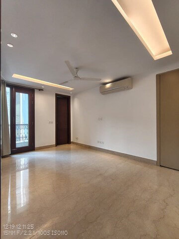 Room in 4 BHK Builder Floor at Vasant Vihar – for Rent