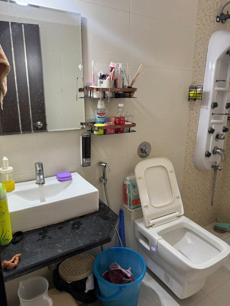 Bathroom, newtech-shastri-nagar 2.5 Bedroom 900 Sq.Ft. Apartment In Goregaon West Mumbai 9662161