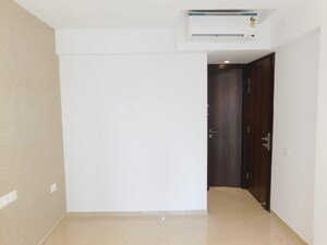 Room in 3 BHK Apartment at Hiranandani Highland, Powai – for Rent