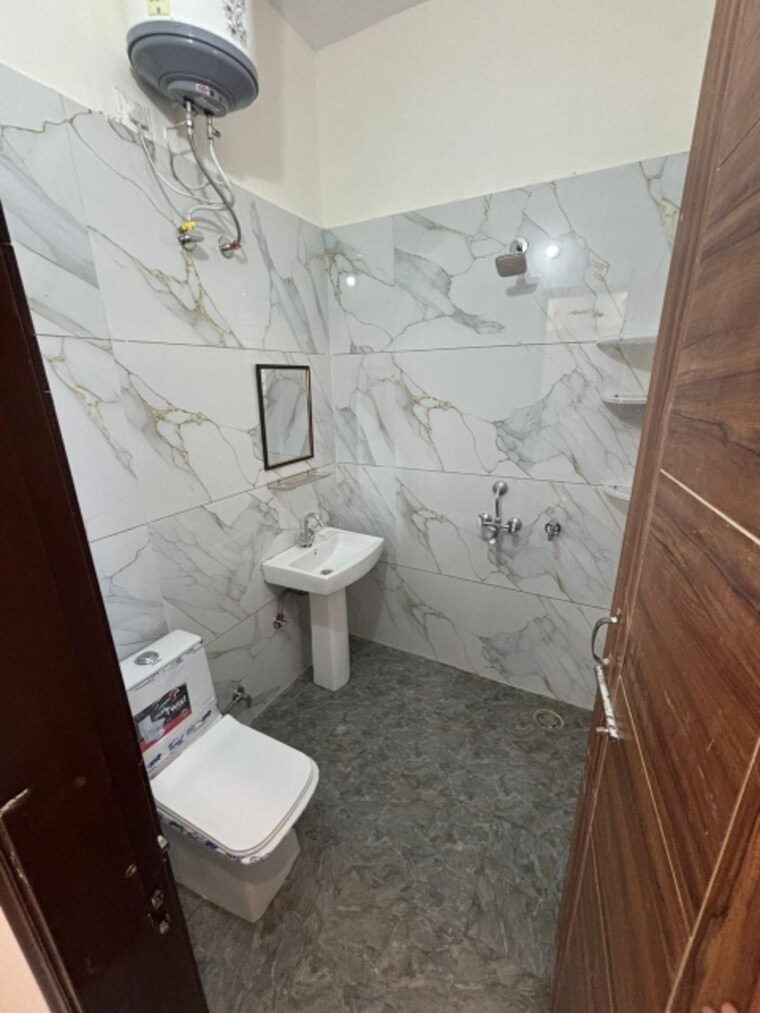 Bathroom, kharar mohali road 2 Bedroom 1040 Sq.Ft. Apartment In Kharar Mohali Road Kharar 9662197