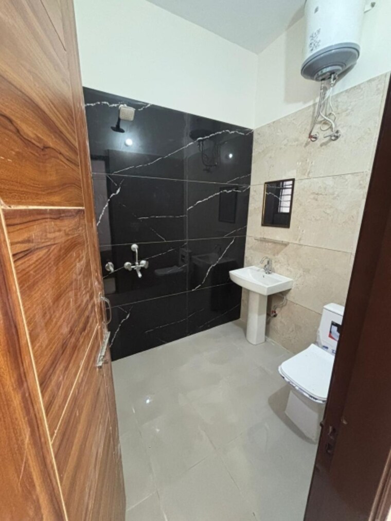 Attached Bathroom, kharar mohali road 2 Bedroom 1040 Sq.Ft. Apartment In Kharar Mohali Road Kharar 9662197
