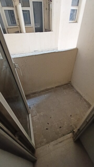 Furnished Amenities in 2 BHK Apartment at Signature Global Prime, Sector 63a – for Rent