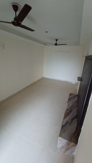 Room in 2 BHK Apartment at Signature Global Prime, Sector 63a – for Rent