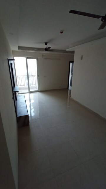 Room in 2 BHK Apartment at Signature Global Prime, Sector 63a – for Rent