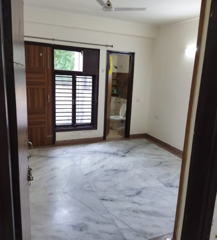 Room, sector 47 2 Bedroom 2000 Sq.Ft. Builder Floor In Sector 47 Gurgaon 9662217