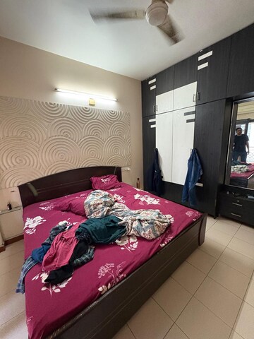 Bedroom in 2 BHK Apartment at Satellite – for Rent