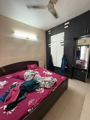 Bedroom in 2 BHK Apartment at Satellite – for Rent