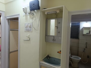 Bathroom in  Pg at Malad West – for Rent