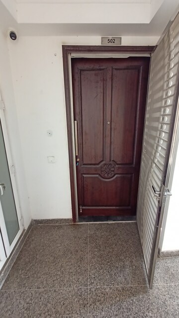 Master Bedroom in 5 BHK Apartment at Sector 52 – for Rent