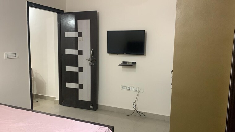 Room, dlf-the-grove 1 Bedroom 540 Sq.Ft. Builder Floor In Sector 54 Gurgaon 9662290