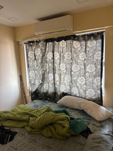 Bedroom in 1 RK Apartment at Bandra West – for Rent