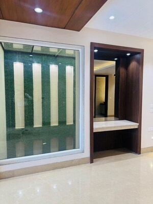 Room in 3 BHK Apartment at Itc Silverglades Laburnum, Sector 28 – for Sale