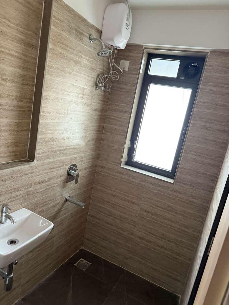 Bathroom, chandak-34-park-estate 2 Bedroom 617 Sq.Ft. Apartment In Goregaon West Mumbai 9662308