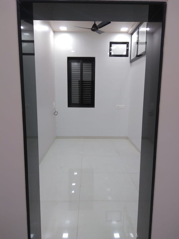 Bathroom, andheri east Commercial Office Space 500 Sq.Ft. In Andheri East Mumbai 9662201