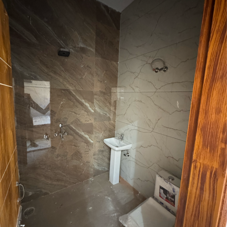 Bathroom, kharar 2 Bedroom 900 Sq.Ft. Apartment In Kharar Mohali 9662343