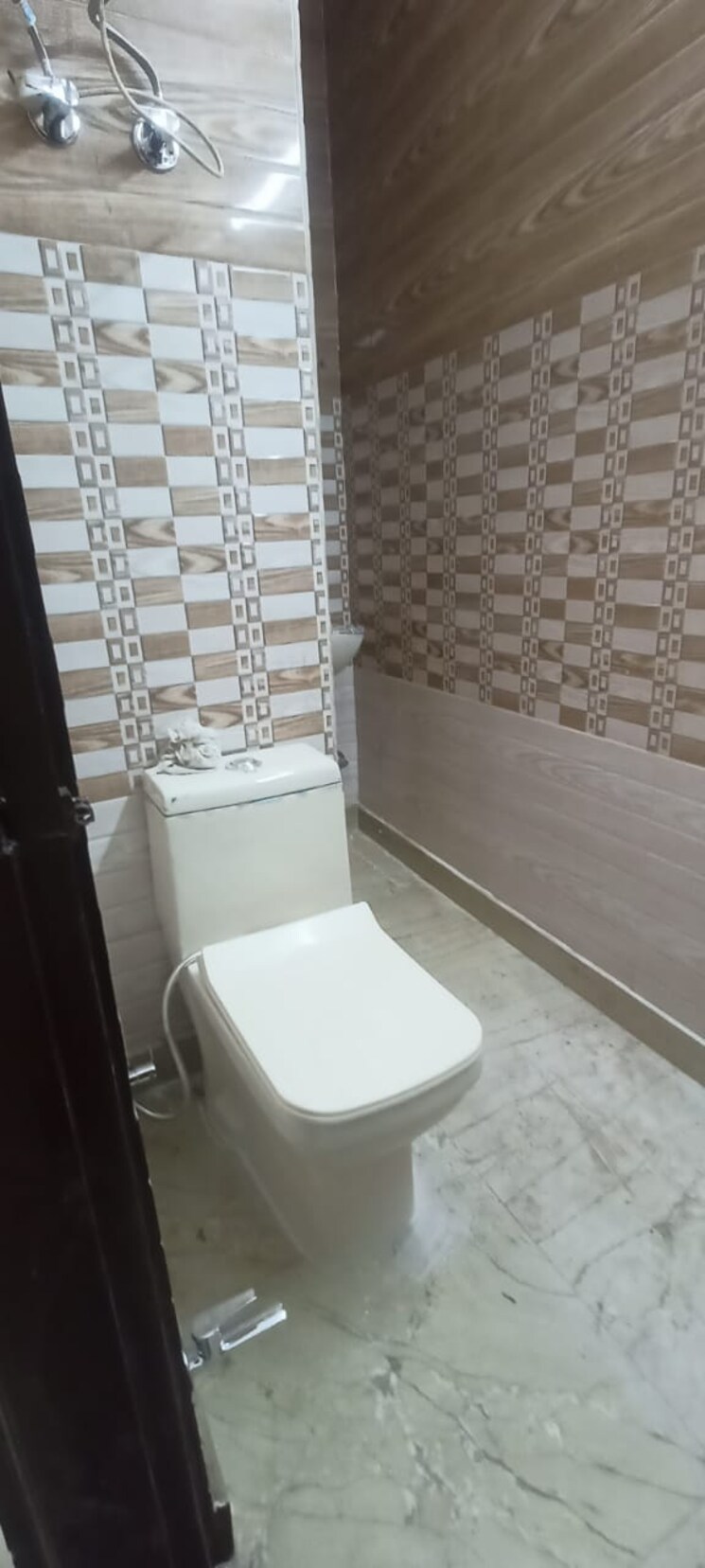Bathroom, govindpuri 2 Bedroom 560 Sq.Ft. Builder Floor In Govindpuri Delhi 9662351