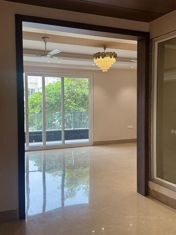 Room in 3 BHK Apartment at Smart World Orchard, Sector 61 – for Sale