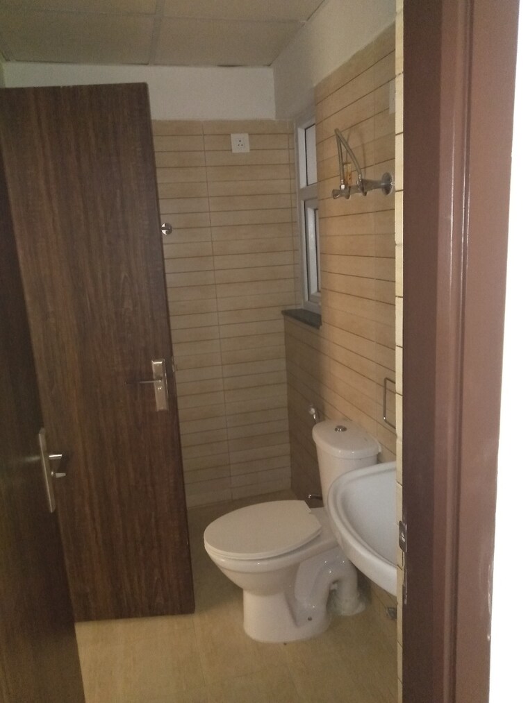 Bathroom, bptp-discovery-park 2 Bedroom 1120 Sq.Ft. Apartment In Sector 80 Faridabad 9662348