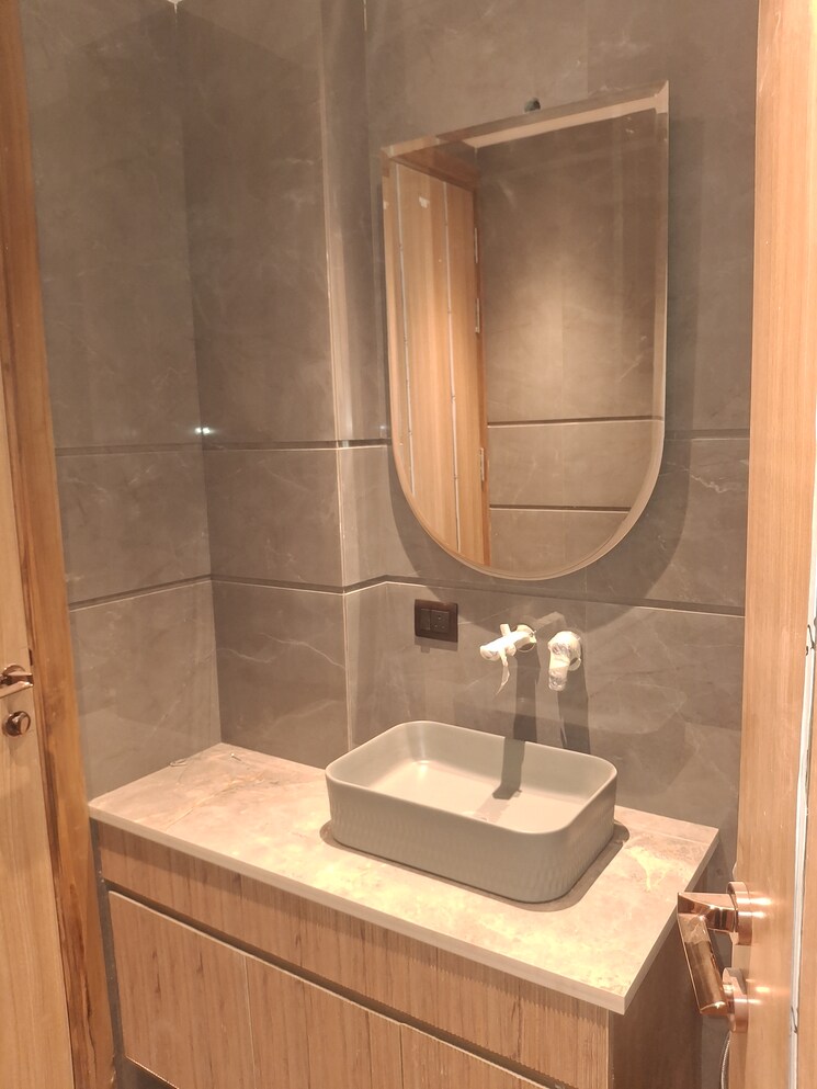 Bathroom, dlf phase i 3 Bedroom 1800 Sq.Ft. Builder Floor In Dlf Phase I Gurgaon 9662363