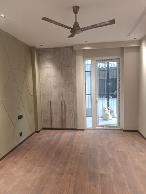 Furnished Amenities in 3 BHK Builder Floor at Dlf Phase I – for Sale