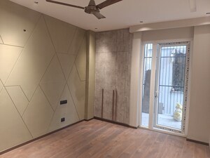 Room in 3 BHK Builder Floor at Dlf Phase I – for Sale