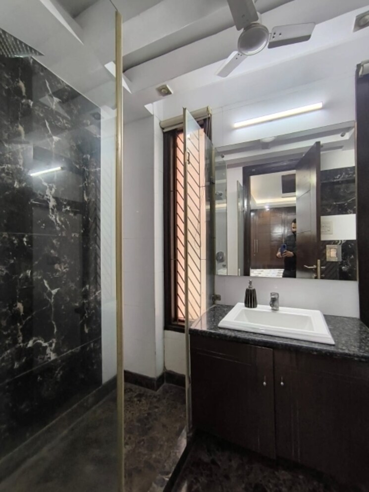 Attached Bathroom, greater kailash ii 3 Bedroom 2300 Sq.Ft. Builder Floor In Greater Kailash ii Delhi 9662379