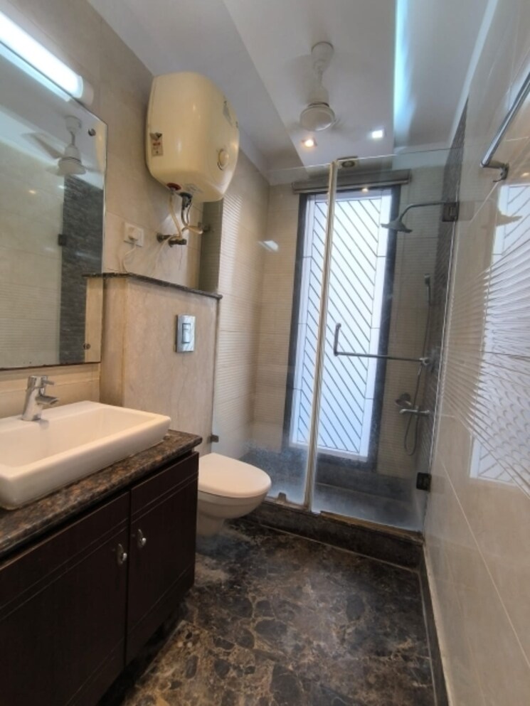 Attached Bathroom, greater kailash ii 3 Bedroom 2300 Sq.Ft. Builder Floor In Greater Kailash ii Delhi 9662379