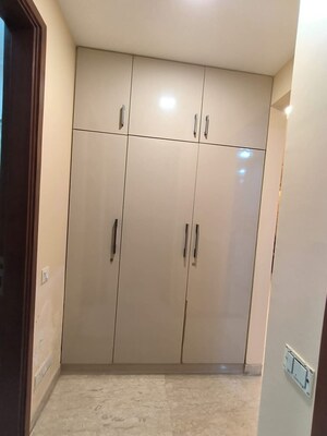 Furnished Amenities in 2 BHK Apartment at Saket – for Rent