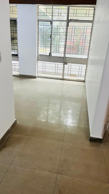 Room in 2 BHK Apartment at Jal Vayu Vihar Noida, Sector 21 – for Sale