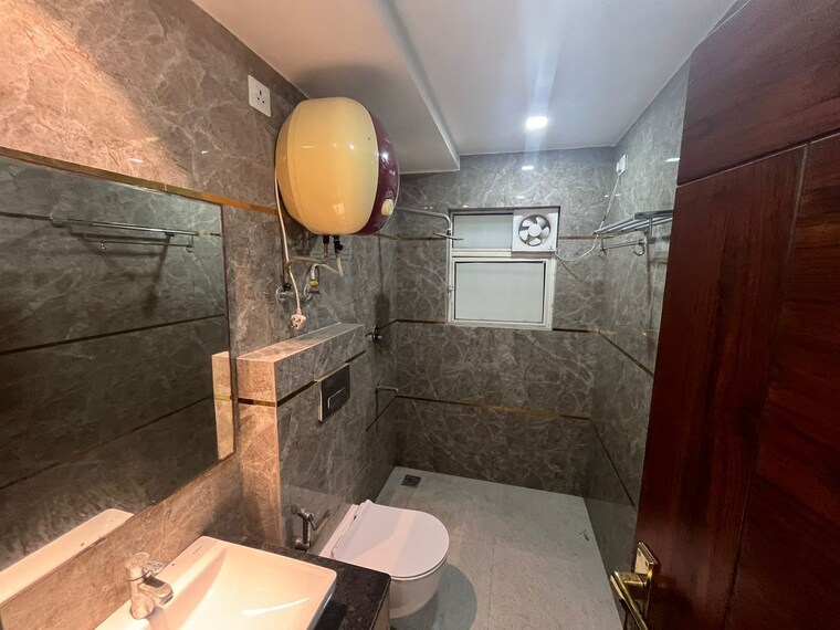 Bathroom, puri-aman-vilas 4 Bedroom 500 Sq.Yd. Apartment In Sector 89 Faridabad 9662399