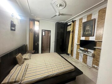 Master Bedroom in 3 BHK Builder Floor at East Of Kailash – for Rent