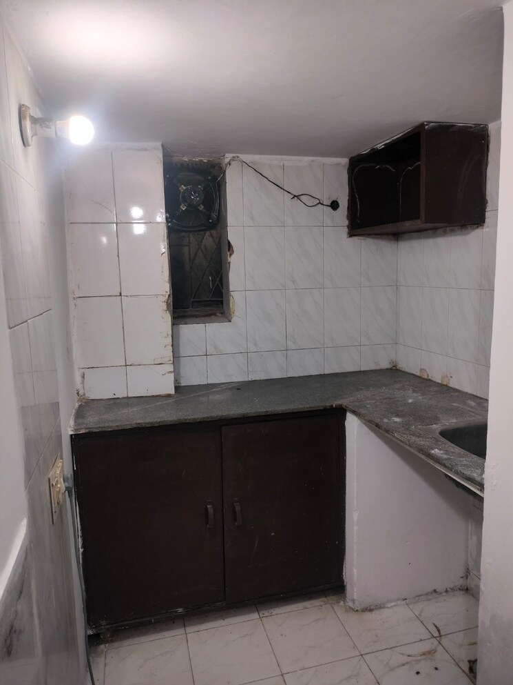 Kitchen, paryavaran complex 1 Bedroom 450 Sq.Ft. Builder Floor In Paryavaran Complex Delhi 9662443