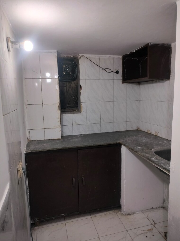 Kitchen, paryavaran complex 1 Bedroom 450 Sq.Ft. Builder Floor In Paryavaran Complex Delhi 9662443