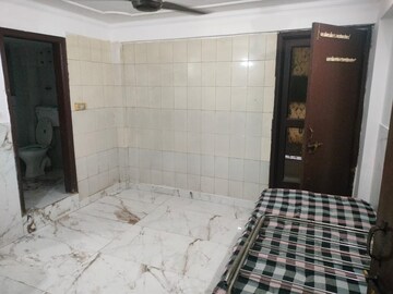 Parking in 1 BHK Builder Floor at Paryavaran Complex – for Rent