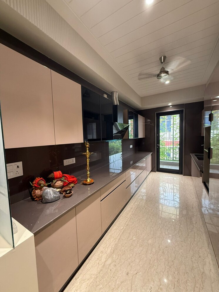  Parking, ansal-sushant-apartments 4 Bedroom 300 Sq.Yd. Builder Floor In Sushant Lok I Gurgaon 9662446