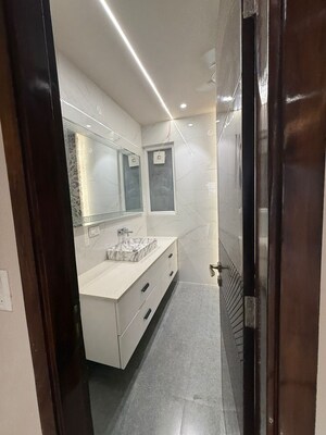 Building Lobby in 4 BHK Builder Floor at Ansal Sushant Apartments, Sushant Lok I – for Rent