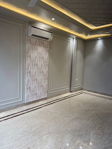 Room in 4 BHK Builder Floor at Ansal Sushant Apartments, Sushant Lok I – for Rent