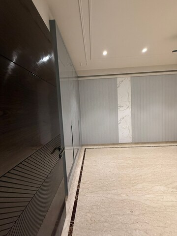 Room in 4 BHK Builder Floor at Ansal Sushant Apartments, Sushant Lok I – for Rent