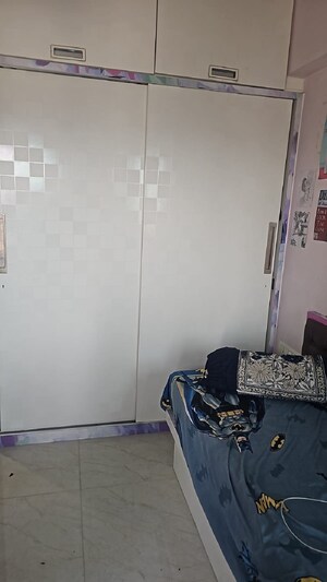 Furnished Amenities in 2 BHK Apartment at Vile Parle West – for Rent