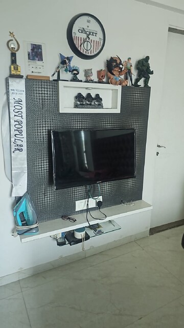 Furnished Amenities in 2 BHK Apartment at Vile Parle West – for Rent