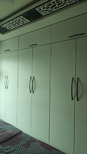 Furnished Amenities in 2 BHK Apartment at Vile Parle West – for Rent