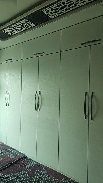 Furnished Amenities in 2 BHK Apartment at Vile Parle West – for Rent