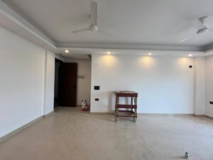 Room in 3 BHK Apartment at Saket – for Rent