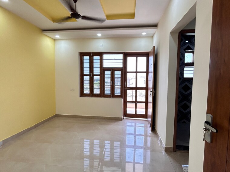 Room, sector 75 3 Bedroom 300 Sq.Yd. Builder Floor In Sector 75 Faridabad 9662450