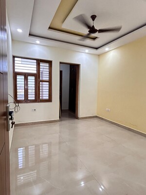 Room in 3 BHK Builder Floor at Sector 75 – for Rent