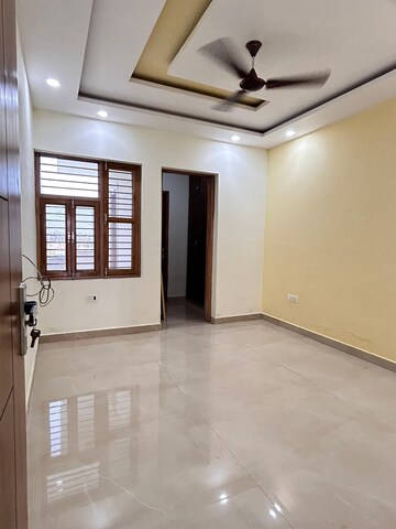 Room in 3 BHK Builder Floor at Sector 75 – for Rent
