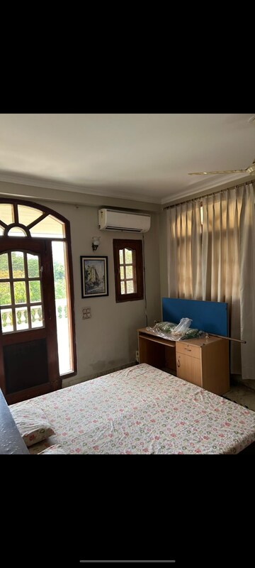 Living Room in 4 BHK Builder Floor at Ansal Sushant Apartments, Sushant Lok I – for Rent